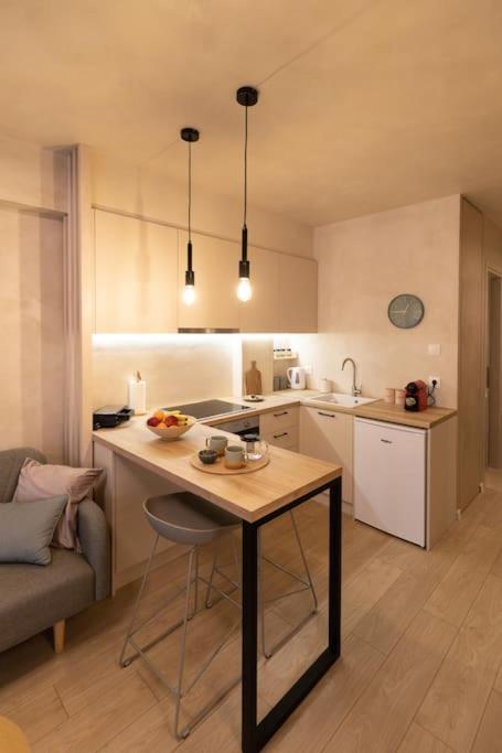 Apo-Zachari Elegant Apartment Larissa Buitenkant foto